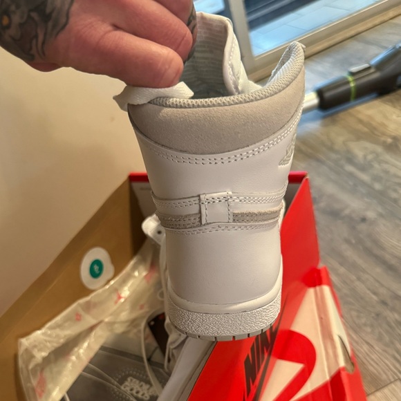 AIR JORDAN 1 RETRO HIGH '85
"Neutral Grey" size 6.5 MEN/ 8 WOMEN - Picture 11 of 14